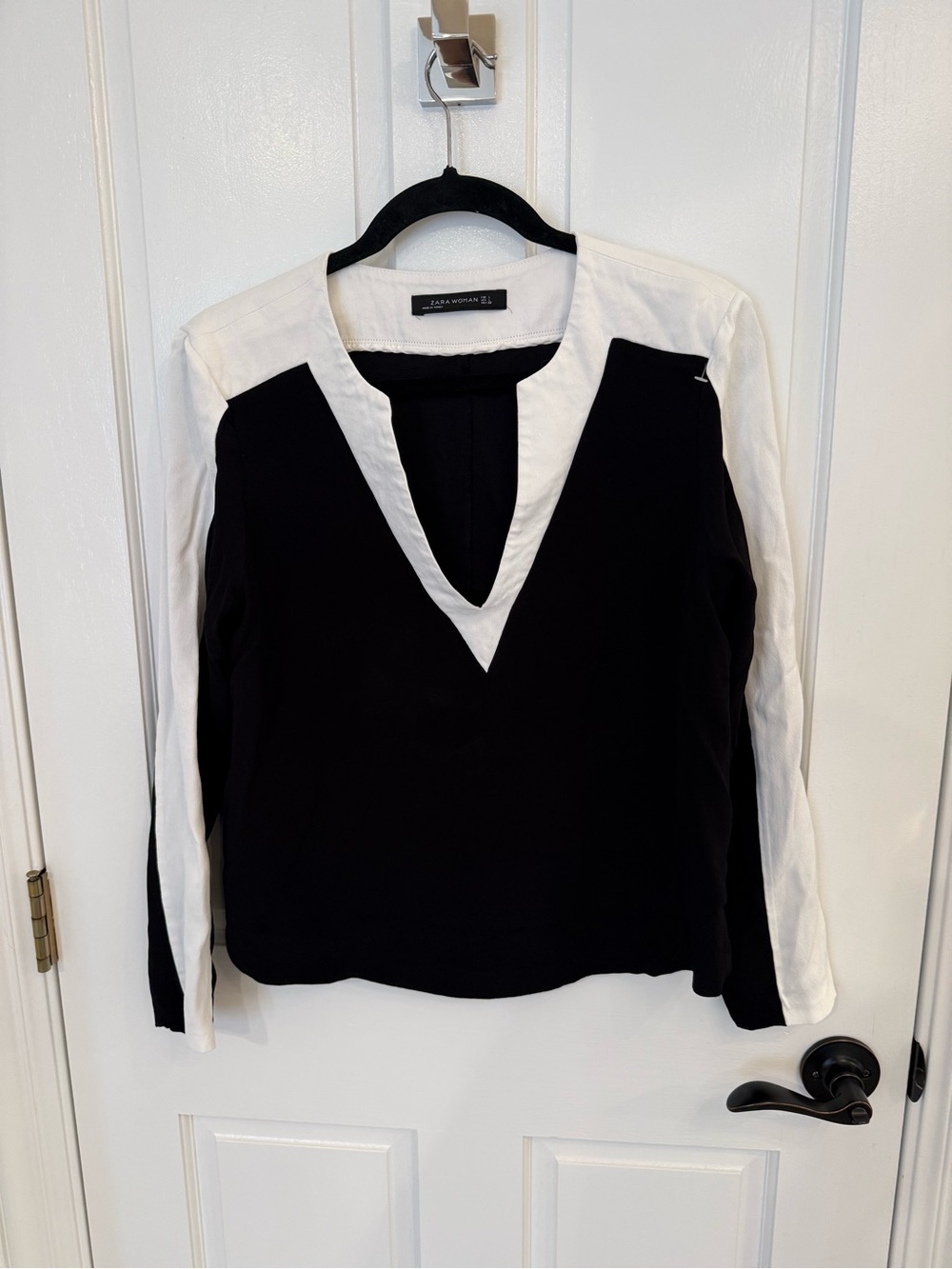 Zara Black and White V-Notch Long Sleeve Top